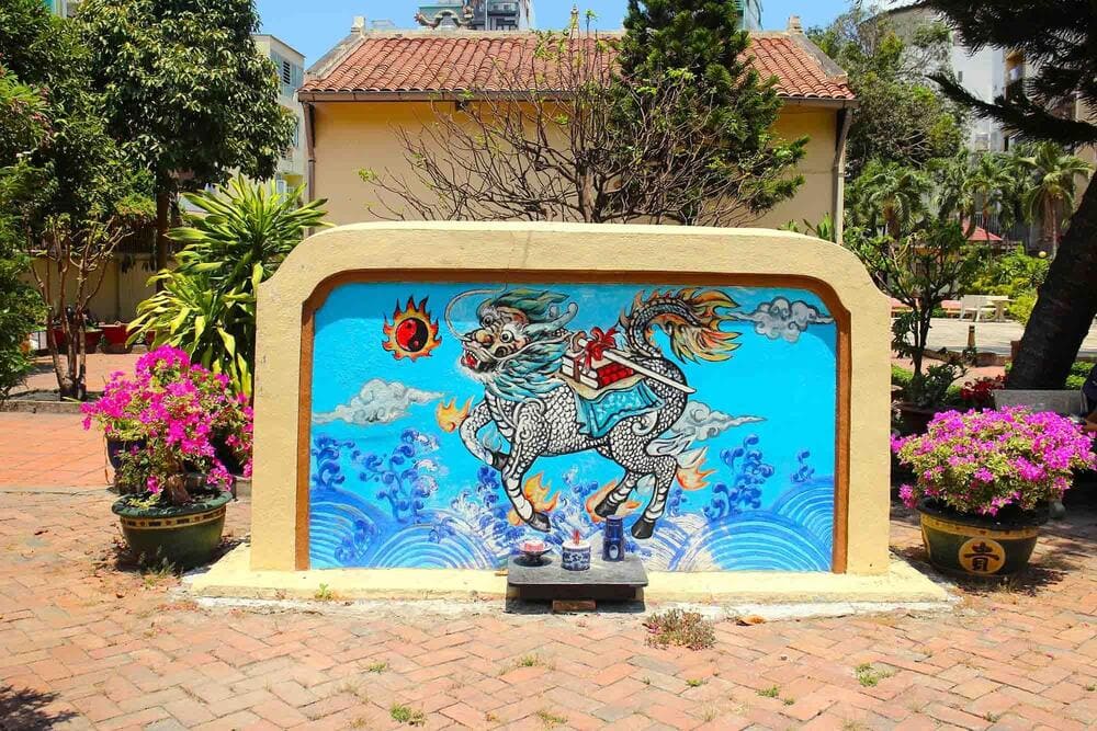 Vo Tanh Tomb is one of the prominent art architectures in Phu Nhuan District